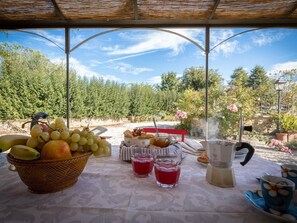 Outdoor dining - Casina La Graziosa by Interhome (Cortona)