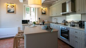 Refrigerador, microondas, horno, lavavajillas