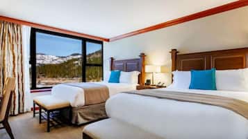 Schreibtisch, Bügeleisen/Bügelbrett, Bettwäsche