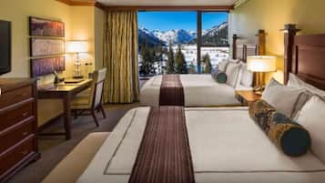 Bureau, fer et planche Ă repasser, draps fournis