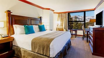 Schreibtisch, Bügeleisen/Bügelbrett, Bettwäsche