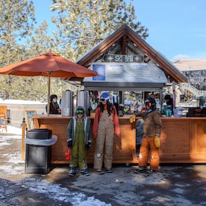 Bar (on property) - Everline Resort & Spa Deluxe King Room Valley View (Olympic Valley)