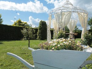 Outdoor dining - La Valinfiore Charmante Wohnung mit Pool by Interhome (Montecarlo)