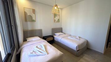 3 chambres, fer et planche à repasser, Wi-Fi, draps fournis