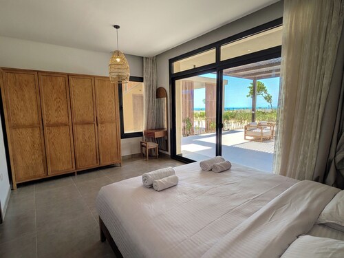 Spacious 3BR Apartment Glorious Panoramic Seaviews