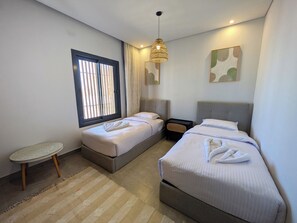 Silitysrauta/-lauta, Wi-Fi, vuodevaatteet