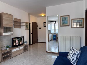 TV - AMare Blu von Holiday World by Interhome (Casarza Ligure)