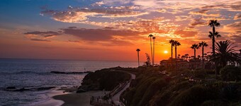 Near South Coast Plaza | Pool, Dining + Spa