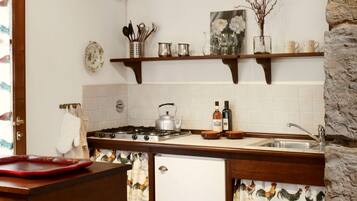 Kühlschrank, Kochgeschirr/Geschirr/Besteck