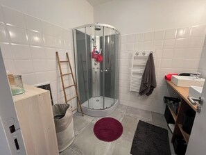 Shower, hair dryer - Duplex apartment in the center of Montignac-Lascaux (Montignac-Lascaux)