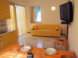 Living area - Mary Apartments mit Schwimmbadbenutzung zona centrale by Interhome (Brenzone)