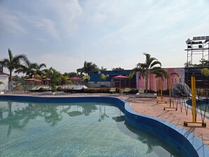 Outdoor pool - SHYAM RESORT (Khandwa)