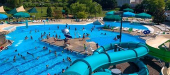 Near Six Flags | Free Breakfast & Parking. Kitchen