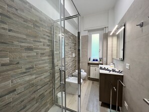 Bathroom - für 4 Personen ca. 40 m² in Pietra Ligure, Norditalien (Ligurien) by Interhome (Pietra Ligure)