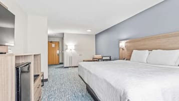 Desk, iron/ironing board, WiFi, bed sheets