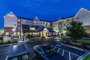 Exterior - Suite w/ Kitchen + Free Parking & Outdoor Pool (Florence)