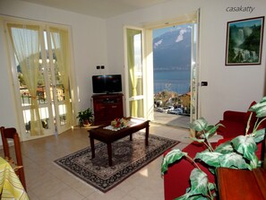Living area - CasaKatty Zwei-Zimmer-Wohnung mit Balkon mit Seeblick by Interhome (Bellagio)