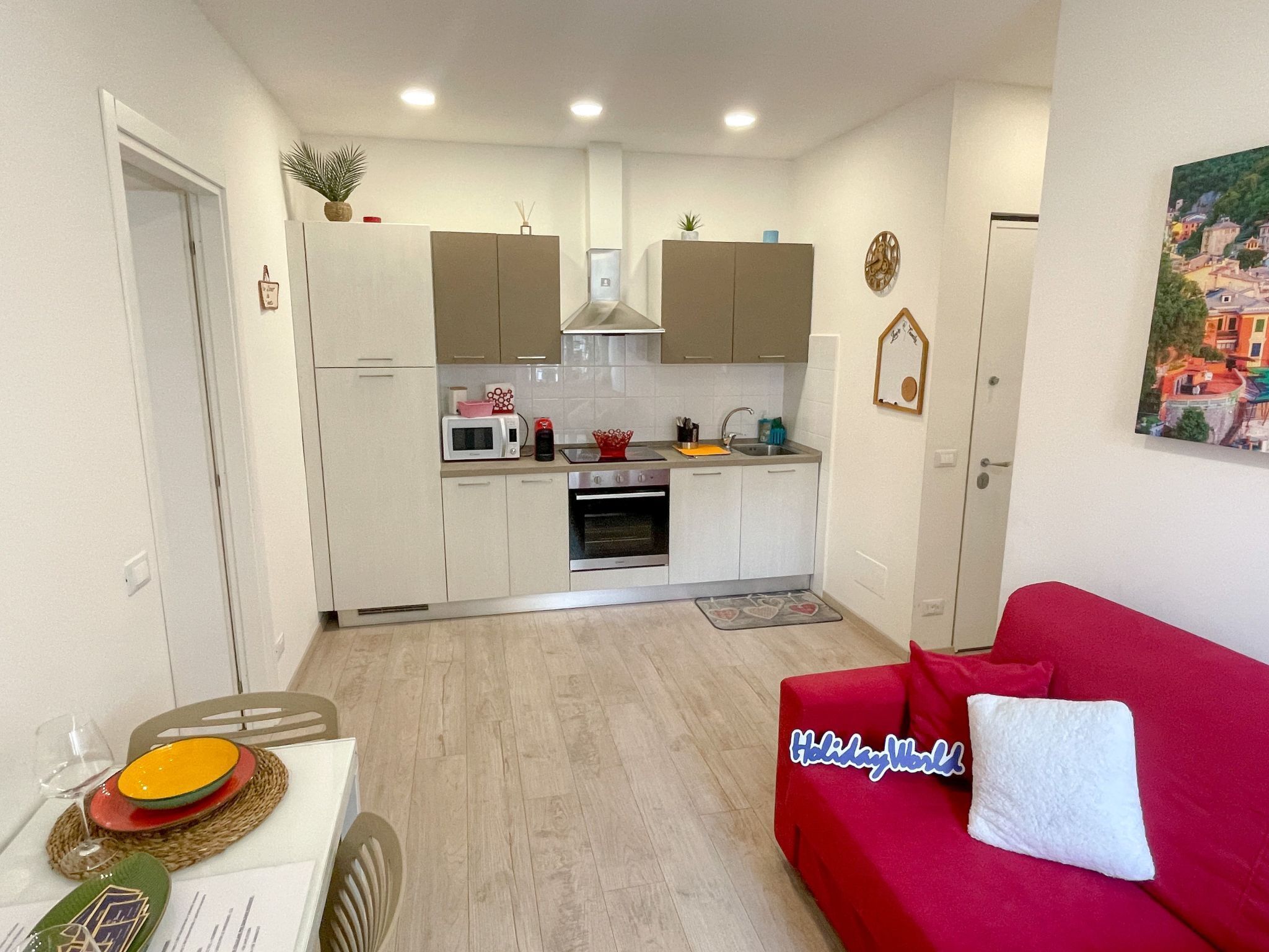 Frigorífico, microondas, horno y lavavajillas