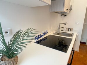 Fridge, microwave, dishwasher, cookware/dishes/utensils - Casa Tortelli bei Holiday World by Interhome (Savona)