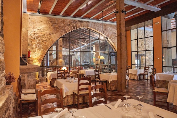 Restaurant - COMPLEJO MOLI DEL HEREU (Rafales)