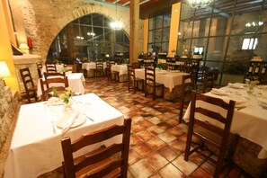 Restaurant - COMPLEJO MOLI DEL HEREU (Rafales)