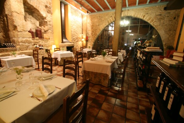 Restaurant - COMPLEJO MOLI DEL HEREU (Rafales)