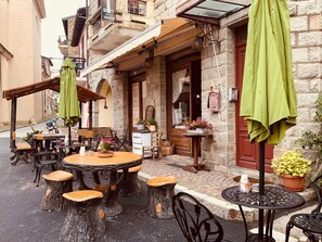 Outdoor dining - La Dolce Vita von Holiday World by Interhome (Bajardo)