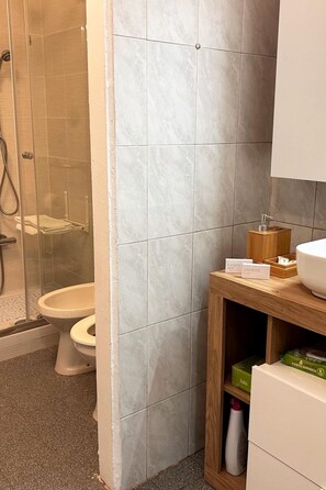 Bathroom - Wohnung 'Annina' mit Terrasse by Interhome (Torino)
