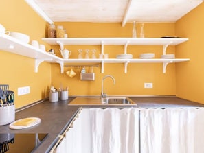 Fridge, microwave, dishwasher, cookware/dishes/utensils - Carla B von Holiday World by Interhome (Torino)