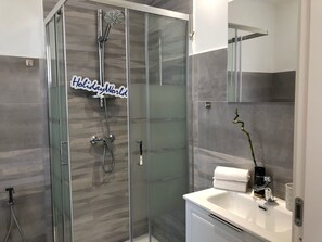 Bathroom - für 8 Personen ca. 100 m² in Turin, Piemont (Provinz Turin) by Interhome (Torino)