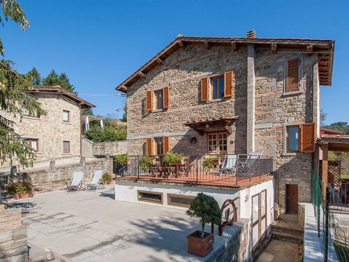 Fichtenhaus mit Schwimmbad zwischen Florenz und by Interhome