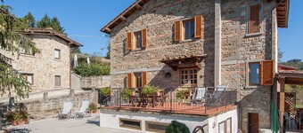 Fichtenhaus mit Schwimmbad zwischen Florenz und by Interhome