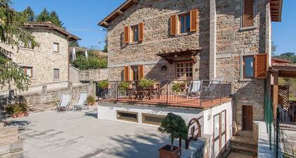 Fichtenhaus mit Schwimmbad zwischen Florenz und by Interhome