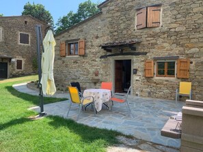 Outdoor dining - Vacation home  by Interhome (Capolona)