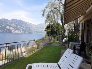 Terrace/patio - Ein-Zimmer-Wohnung 'Acqua' by Interhome (Malcesine)