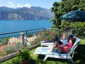 Property grounds - Zwei-Zimmer-Wohnung mit herrlicher Terrasse mit Seeblick by Interhome (Malcesine)