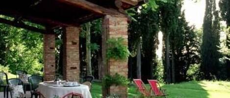 屋外ダイニングエリア