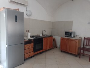 Fridge, oven, cookware/dishes/utensils - Wohnung "Riviera del Conero by Interhome (Camerano)