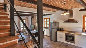 Fridge, oven, dishwasher, cookware/dishes/utensils - Villa Pesce,Dolcetto by Interhome (Mombaruzzo)