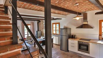 Kühlschrank, Ofen, Geschirrspüler, Kochgeschirr/Geschirr/Besteck