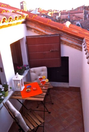 Outdoor dining - Wohnung mit Wasserblick by Interhome (Venice)