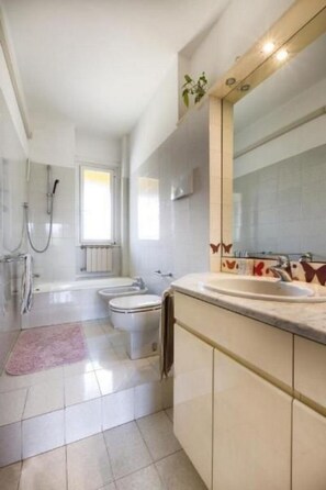 Towels - Wohnung in Quarto Cagnino mit Terrasse by Interhome (Milan)