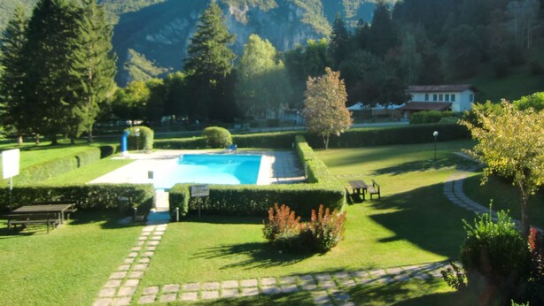 Pool - Wohnung mit Balkon mit Seeblick by Interhome (Bezzecca)