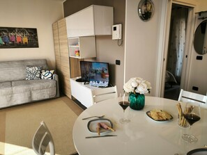 TV - Sweet Awakening von Holiday World by Interhome (Fonteno)