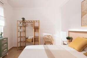 Iron/ironing board, travel cot, WiFi, bed sheets - Comfort in the Old Town of Seville (2 BIKES) (Sevilla)
