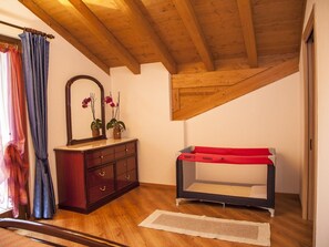 Interior - Wohnung "Spaziosa mansarda" by Interhome (Vercana)