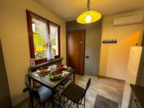 Dining - Neue moderne Seeüberdachung von Holiday World by Interhome (Miasino)