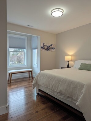 4 bedrooms, iron/ironing board, free WiFi, bed sheets - Modern Rooftop View Raleigh Downtown SFH-Yellow (Raleigh)