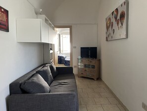 TV - House Anna by Holiday World by Interhome (Toirano)