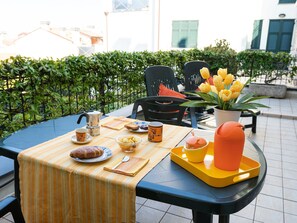 Outdoor dining - Wohnung Borghetto Santo Spirito mit Terrasse by Interhome (Borghetto Santo Spirito)